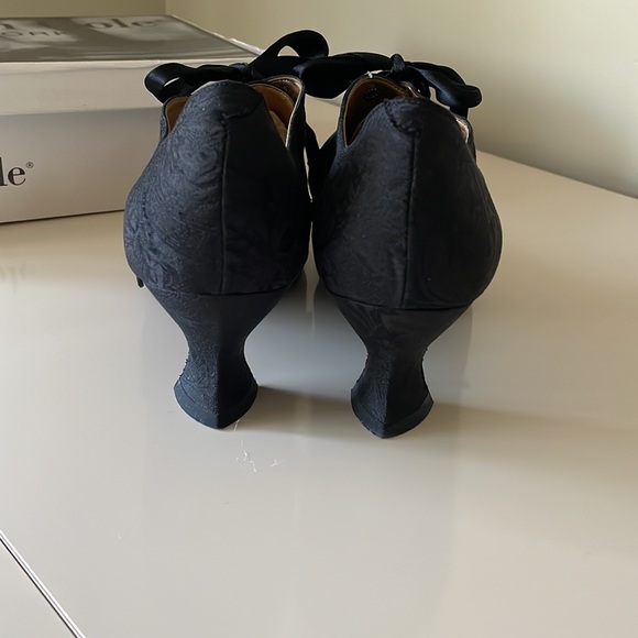 Kenneth Cole VINTAGE black damask lace bootie. Size 9 1/2 - Picture 7 of 15